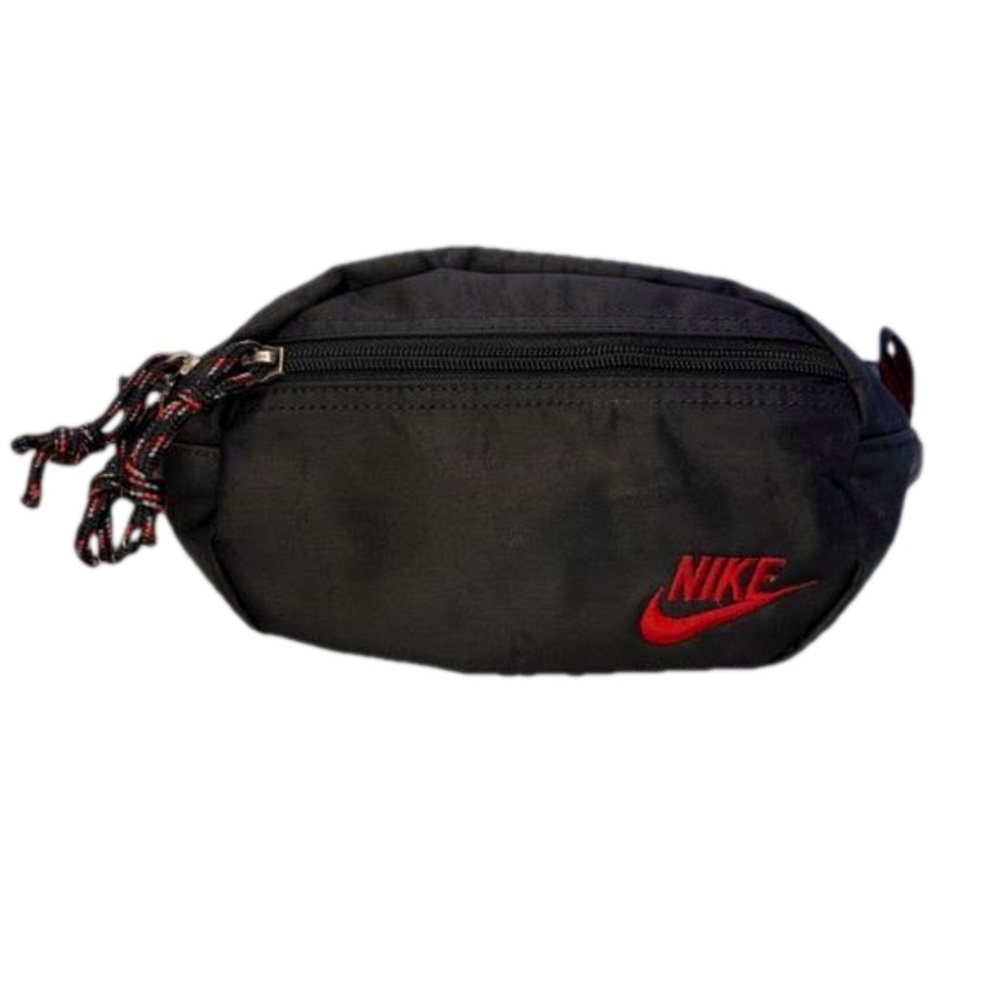 VINTAGE NIKE FANNY PACK.